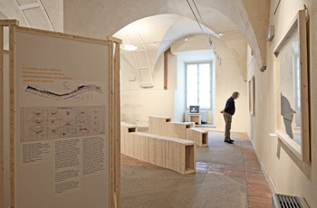 Pannelli informativi all'interno della mostra Alvar Aalto Pavia