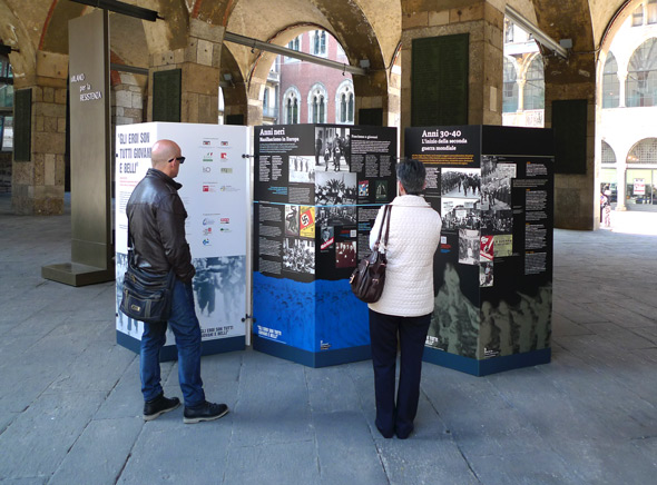 Allestimento alla Loggia dei Mercanti della mostra per il 70 anniversario della Resistenza a Milano e provincia